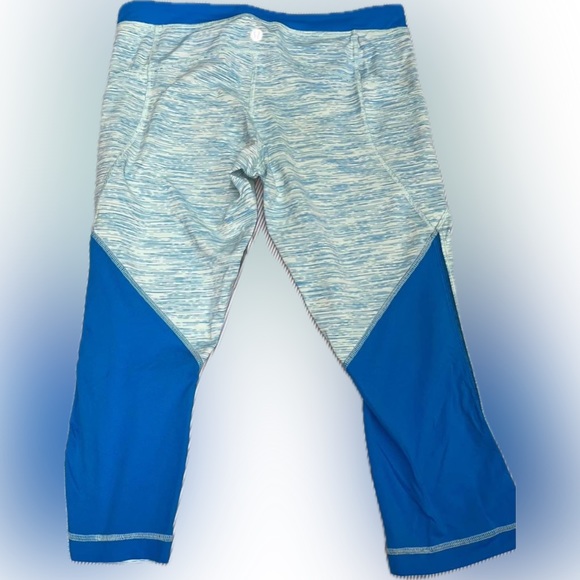 Lululemon Size 10 Mesh Capri - Picture 6 of 6